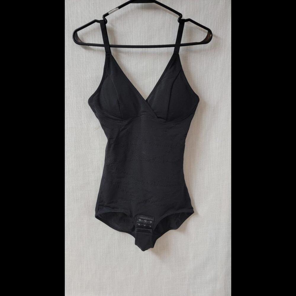NWOT WOMENS SHAPEWARE SZ MEDIUM B2